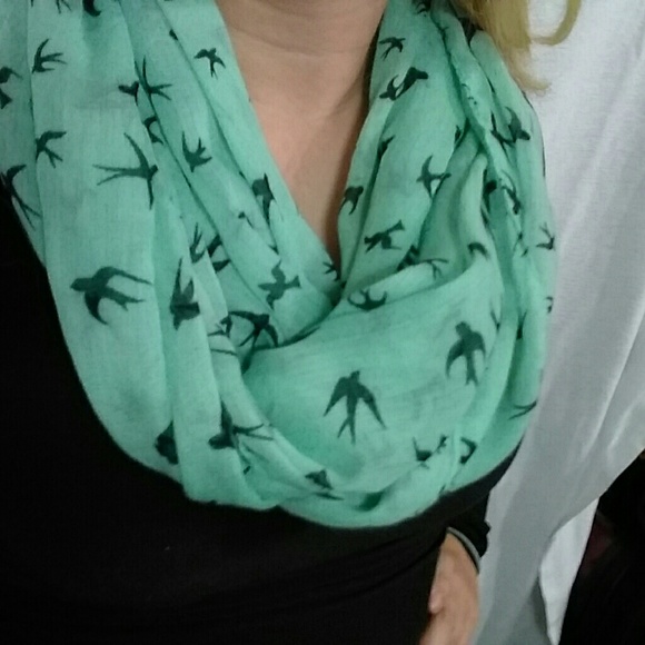 Green Boho Wrap scarf - Picture 3 of 6